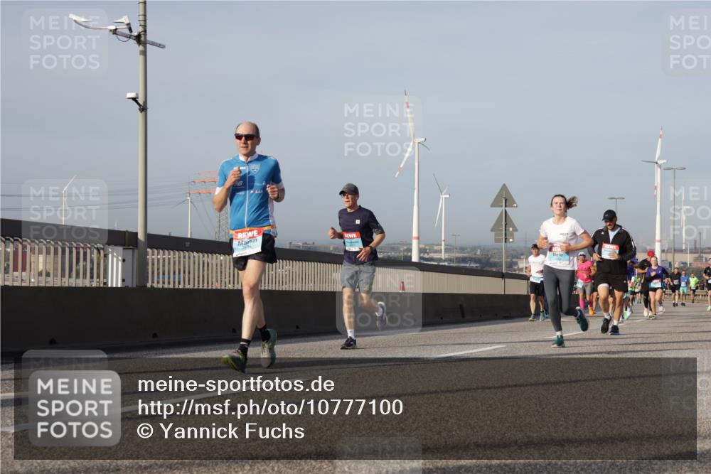 03.10.2026 - Köhlbrandbrückenlauf Yannick Fuchs http://msf.ph/oto/10777100 03.10.2026 09:43:32 Position 2 2484 meine-sportfotos.de