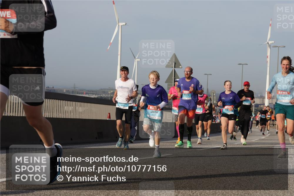 03.10.2026 - Köhlbrandbrückenlauf Yannick Fuchs http://msf.ph/oto/10777156 03.10.2026 09:43:36 Position 2 5, 14, 1731, 1693 meine-sportfotos.de
