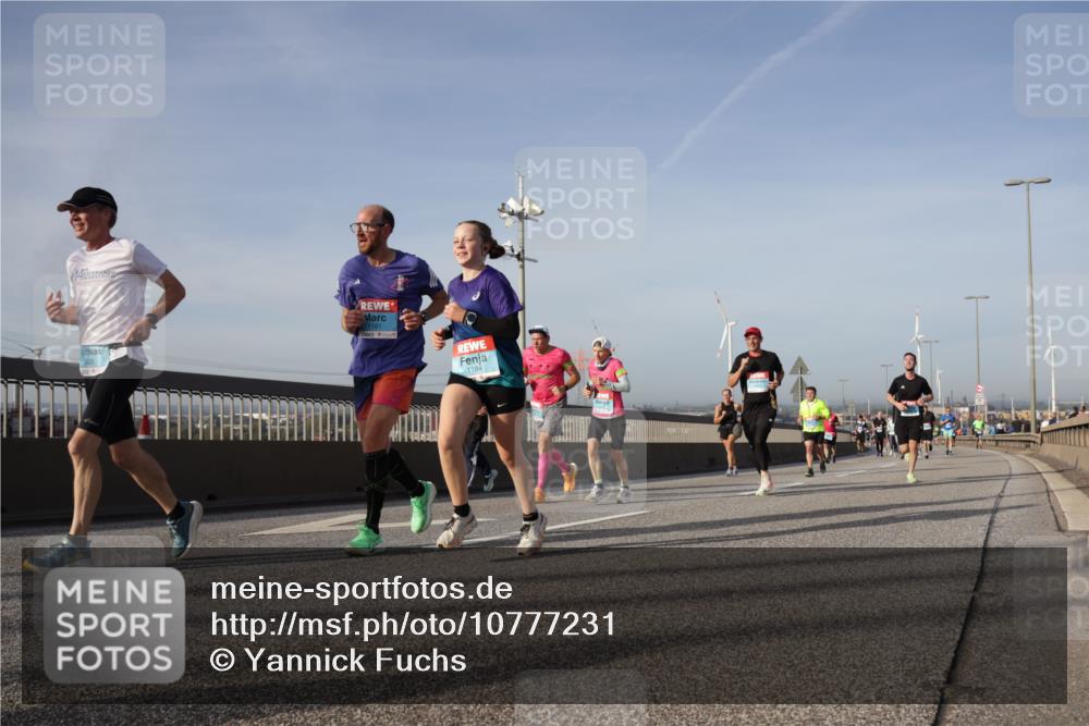 03.10.2026 - Köhlbrandbrückenlauf Yannick Fuchs http://msf.ph/oto/10777231 03.10.2026 09:43:41 Position 2 14, 1181, 1184 meine-sportfotos.de