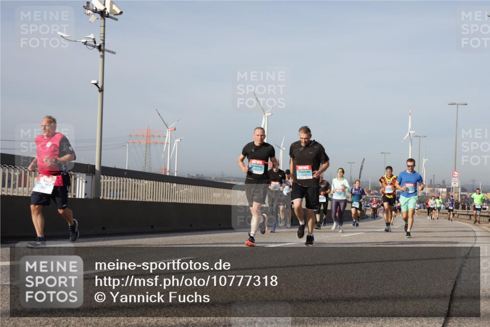 03.10.2026 - Köhlbrandbrückenlauf Yannick Fuchs http://msf.ph/oto/10777318 03.10.2026 09:43:48 Position 2 2623 meine-sportfotos.de
