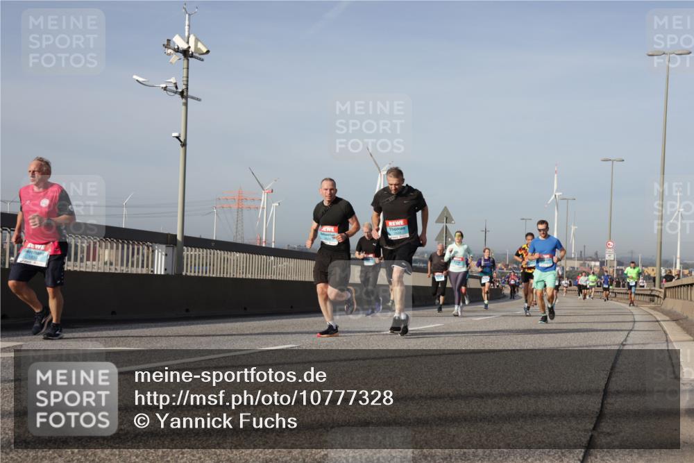 03.10.2026 - Köhlbrandbrückenlauf Yannick Fuchs http://msf.ph/oto/10777328 03.10.2026 09:43:48 Position 2 1839 meine-sportfotos.de