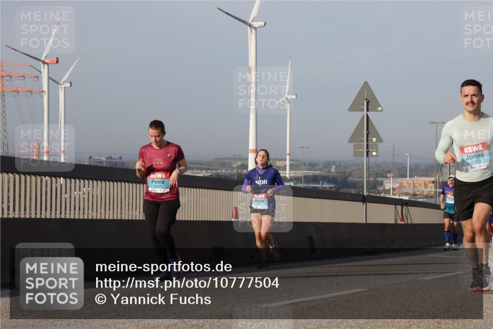03.10.2026 - Köhlbrandbrückenlauf Yannick Fuchs http://msf.ph/oto/10777504 03.10.2026 09:44:02 Position 2 42, 195, 2669, 2973 meine-sportfotos.de