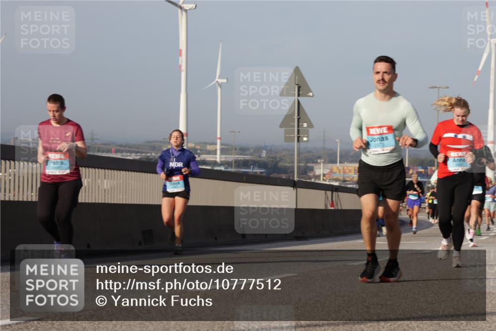 03.10.2026 - Köhlbrandbrückenlauf Yannick Fuchs http://msf.ph/oto/10777512 03.10.2026 09:44:02 Position 2 2988, 2973 meine-sportfotos.de