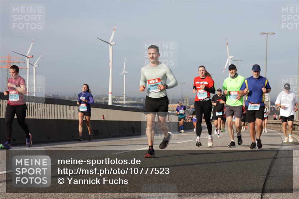 03.10.2026 - Köhlbrandbrückenlauf Yannick Fuchs http://msf.ph/oto/10777523 03.10.2026 09:44:03 Position 2 2973, 2630 meine-sportfotos.de