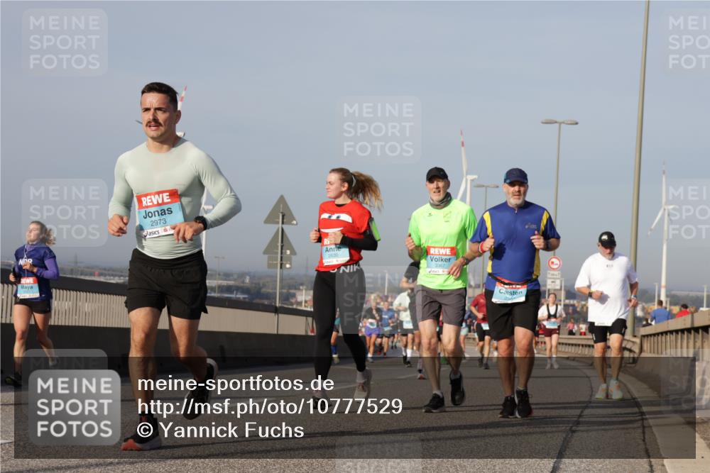03.10.2026 - Köhlbrandbrückenlauf Yannick Fuchs http://msf.ph/oto/10777529 03.10.2026 09:44:04 Position 2 2973, 2630, 3367 meine-sportfotos.de