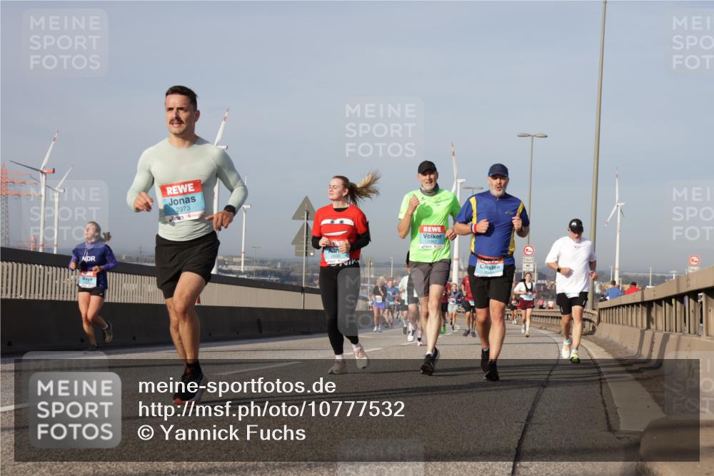 03.10.2026 - Köhlbrandbrückenlauf Yannick Fuchs http://msf.ph/oto/10777532 03.10.2026 09:44:04 Position 2 2973 meine-sportfotos.de