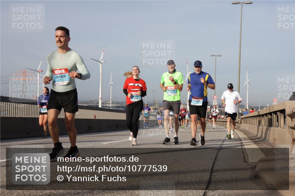 03.10.2026 - Köhlbrandbrückenlauf Yannick Fuchs http://msf.ph/oto/10777539 03.10.2026 09:44:04 Position 2 2973 meine-sportfotos.de
