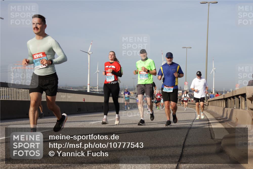 03.10.2026 - Köhlbrandbrückenlauf Yannick Fuchs http://msf.ph/oto/10777543 03.10.2026 09:44:04 Position 2 297 meine-sportfotos.de