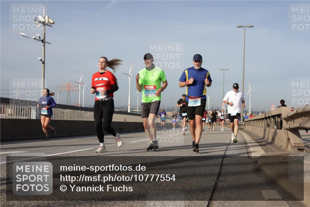 03.10.2026 - Köhlbrandbrückenlauf Yannick Fuchs http://msf.ph/oto/10777554 03.10.2026 09:44:05 Position 2  meine-sportfotos.de