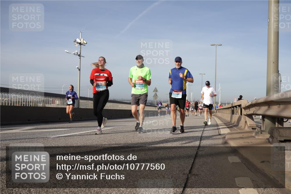 03.10.2026 - Köhlbrandbrückenlauf Yannick Fuchs http://msf.ph/oto/10777560 03.10.2026 09:44:06 Position 2 8 meine-sportfotos.de