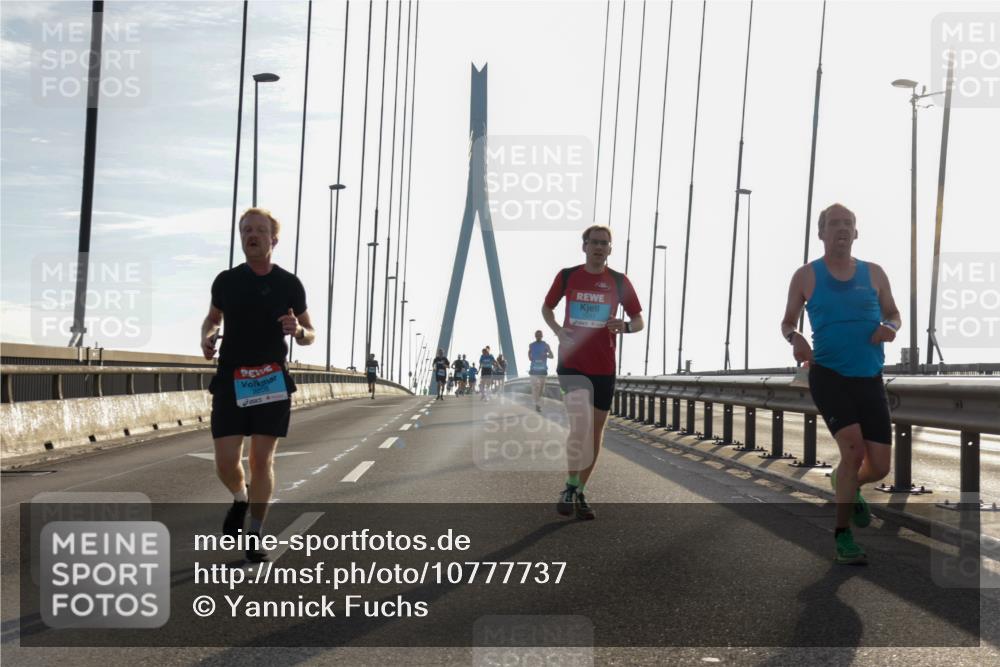 03.10.2026 - Köhlbrandbrückenlauf Yannick Fuchs http://msf.ph/oto/10777737 03.10.2026 09:21:45 Position 1 2208 meine-sportfotos.de