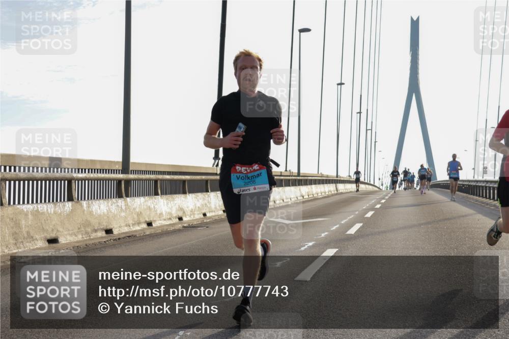 03.10.2026 - Köhlbrandbrückenlauf Yannick Fuchs http://msf.ph/oto/10777743 03.10.2026 09:21:45 Position 1 2208 meine-sportfotos.de