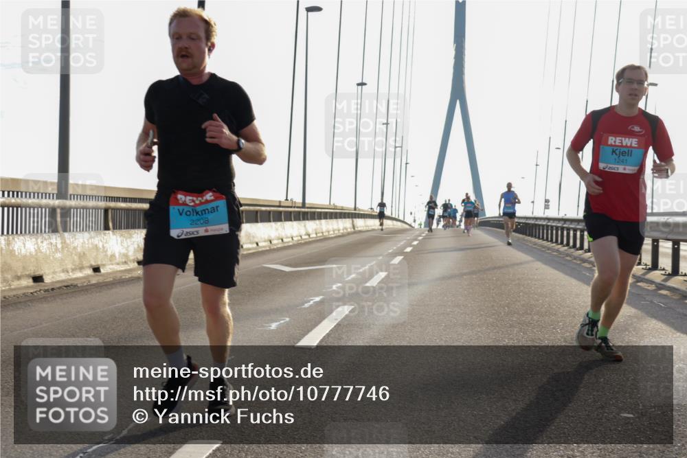 03.10.2026 - Köhlbrandbrückenlauf Yannick Fuchs http://msf.ph/oto/10777746 03.10.2026 09:21:46 Position 1 2208, 1241 meine-sportfotos.de