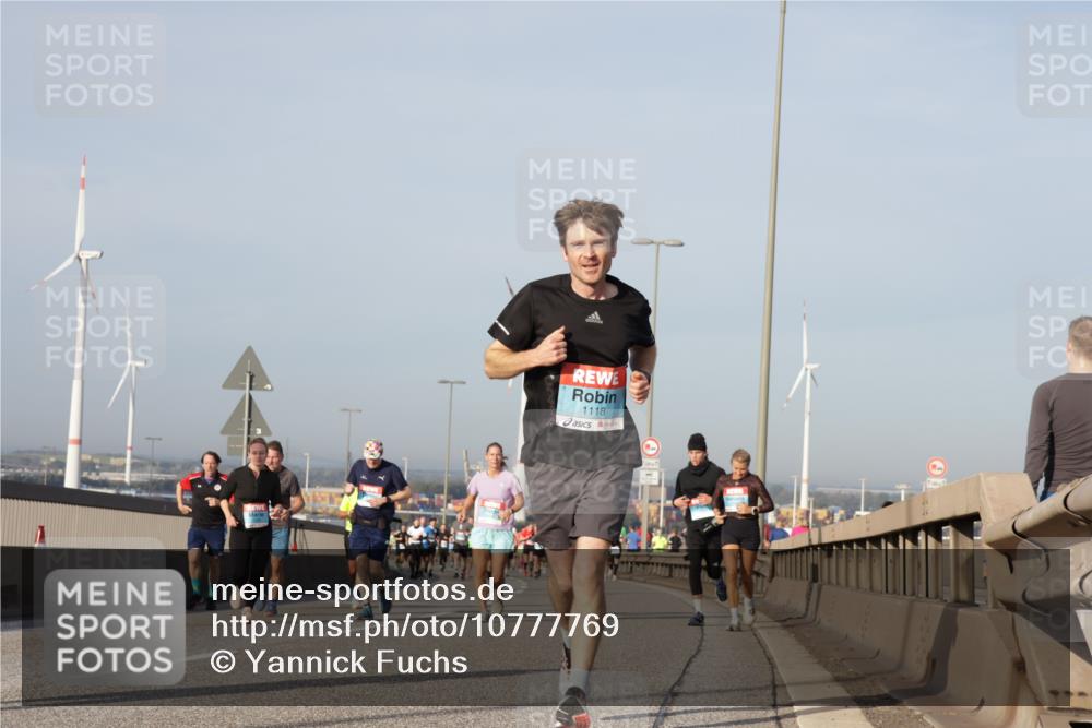 03.10.2026 - Köhlbrandbrückenlauf Yannick Fuchs http://msf.ph/oto/10777769 03.10.2026 09:44:22 Position 2 1118 meine-sportfotos.de