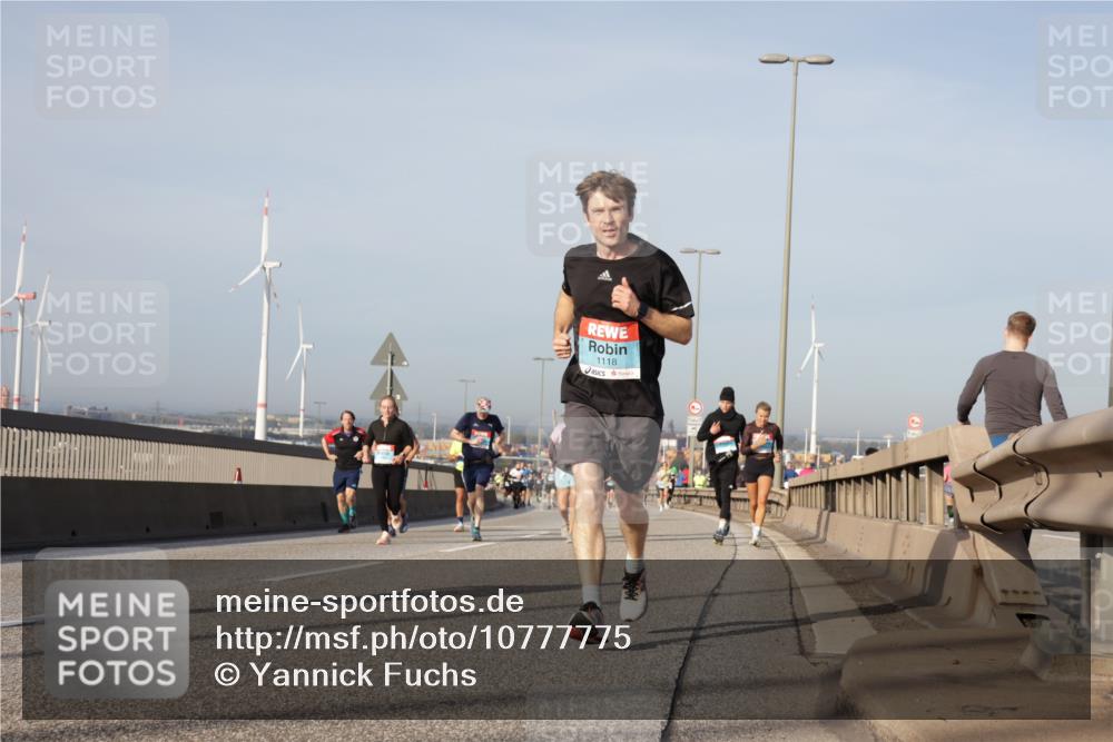 03.10.2026 - Köhlbrandbrückenlauf Yannick Fuchs http://msf.ph/oto/10777775 03.10.2026 09:44:22 Position 2 1118 meine-sportfotos.de