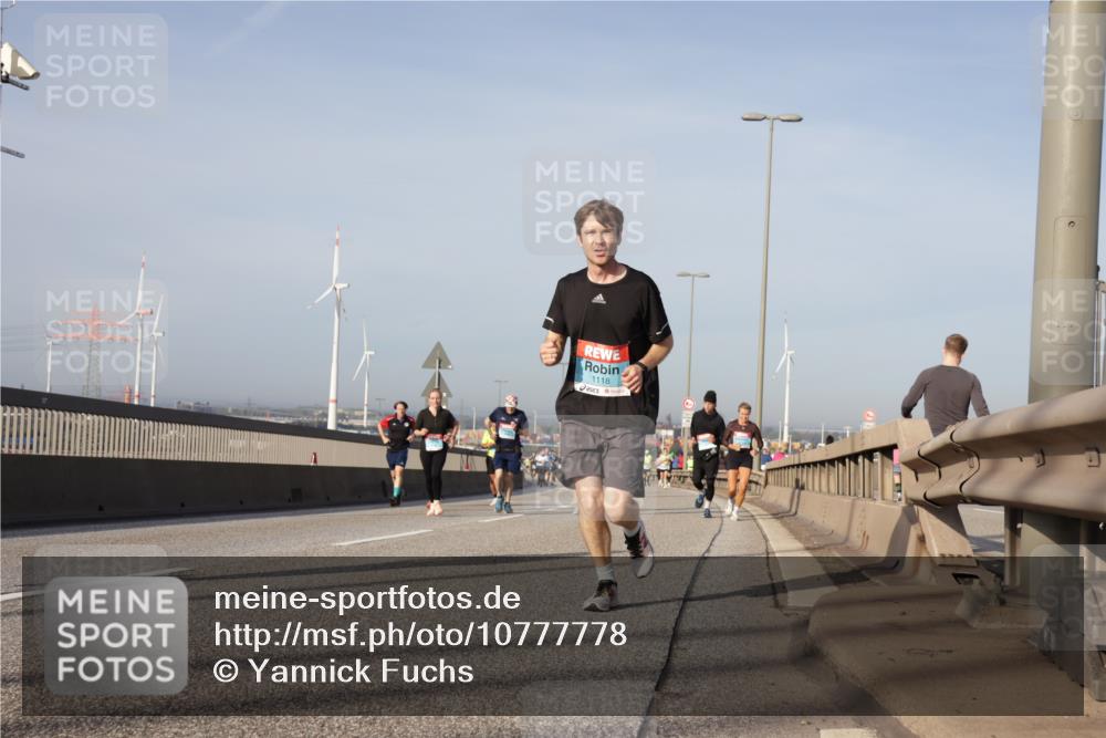 03.10.2026 - Köhlbrandbrückenlauf Yannick Fuchs http://msf.ph/oto/10777778 03.10.2026 09:44:22 Position 2 1118 meine-sportfotos.de