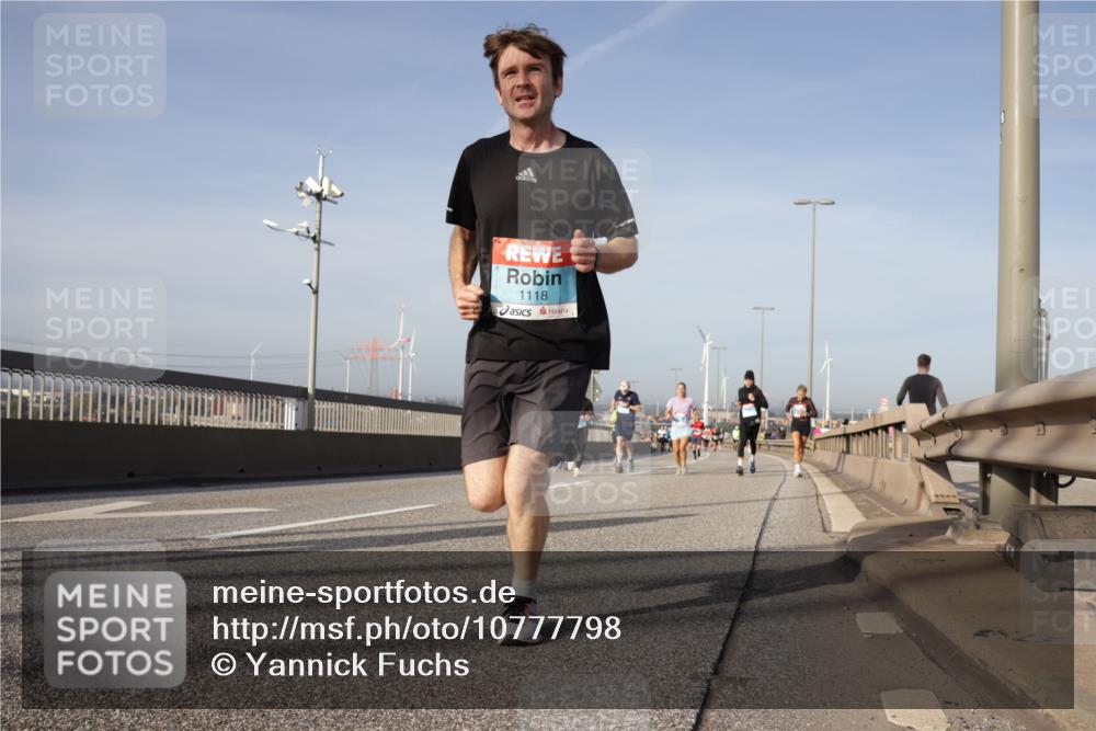 03.10.2026 - Köhlbrandbrückenlauf Yannick Fuchs http://msf.ph/oto/10777798 03.10.2026 09:44:23 Position 2 1118 meine-sportfotos.de
