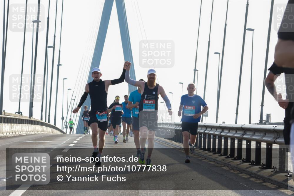 03.10.2026 - Köhlbrandbrückenlauf Yannick Fuchs http://msf.ph/oto/10777838 03.10.2026 09:21:56 Position 1 2126, 1392, 1712 meine-sportfotos.de