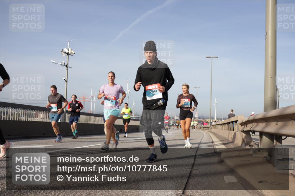 03.10.2026 - Köhlbrandbrückenlauf Yannick Fuchs http://msf.ph/oto/10777845 03.10.2026 09:44:27 Position 2 1304 meine-sportfotos.de