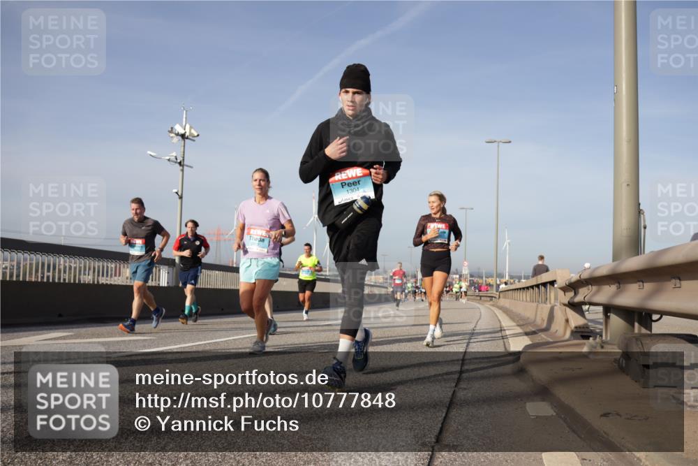 03.10.2026 - Köhlbrandbrückenlauf Yannick Fuchs http://msf.ph/oto/10777848 03.10.2026 09:44:27 Position 2 1304 meine-sportfotos.de