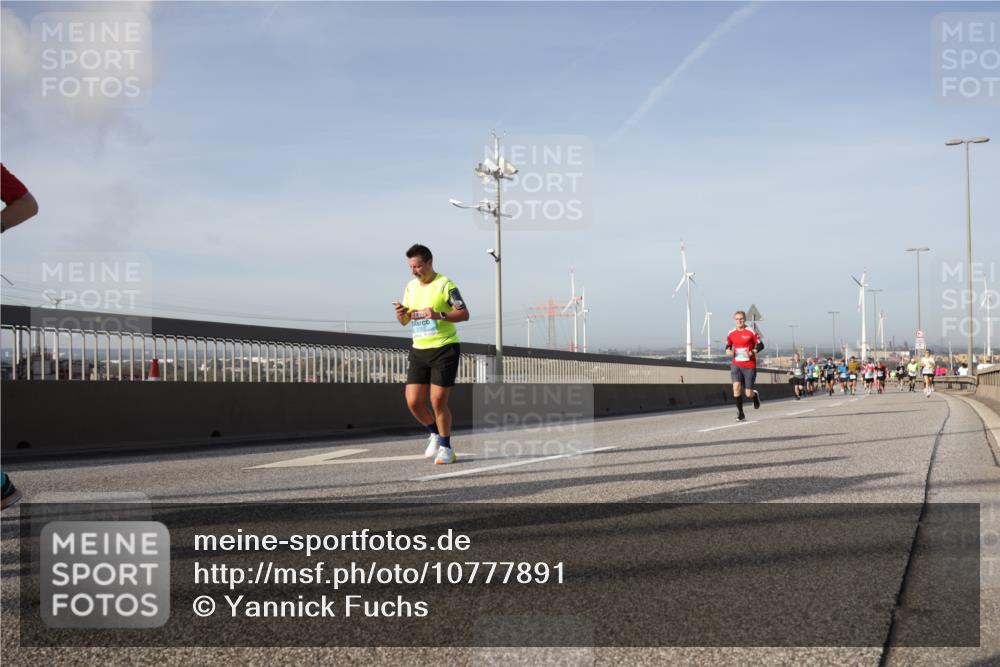 03.10.2026 - Köhlbrandbrückenlauf Yannick Fuchs http://msf.ph/oto/10777891 03.10.2026 09:44:30 Position 2  meine-sportfotos.de
