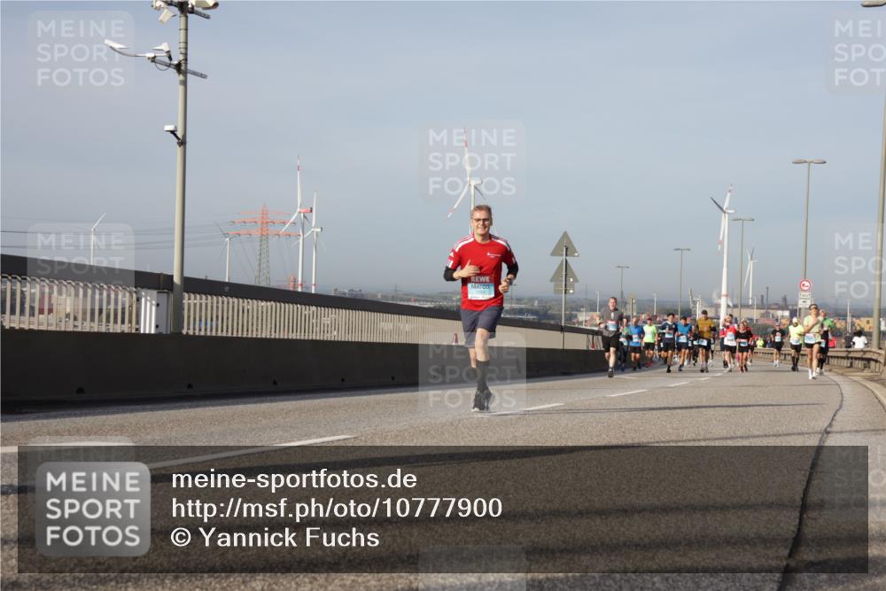 03.10.2026 - Köhlbrandbrückenlauf Yannick Fuchs http://msf.ph/oto/10777900 03.10.2026 09:44:31 Position 2  meine-sportfotos.de