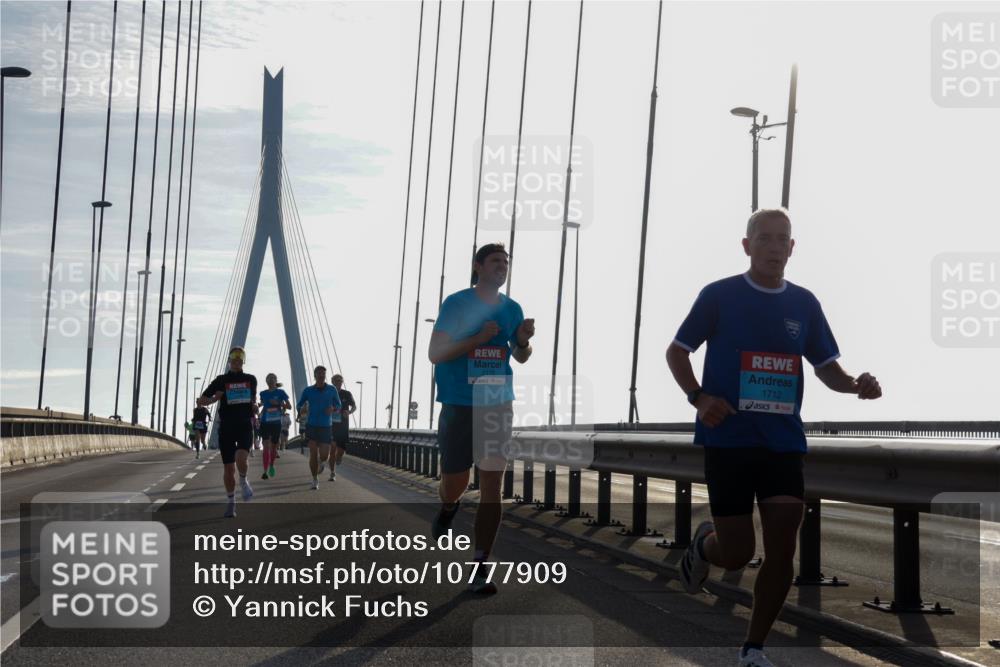 03.10.2026 - Köhlbrandbrückenlauf Yannick Fuchs http://msf.ph/oto/10777909 03.10.2026 09:22:01 Position 1 2175, 1712 meine-sportfotos.de