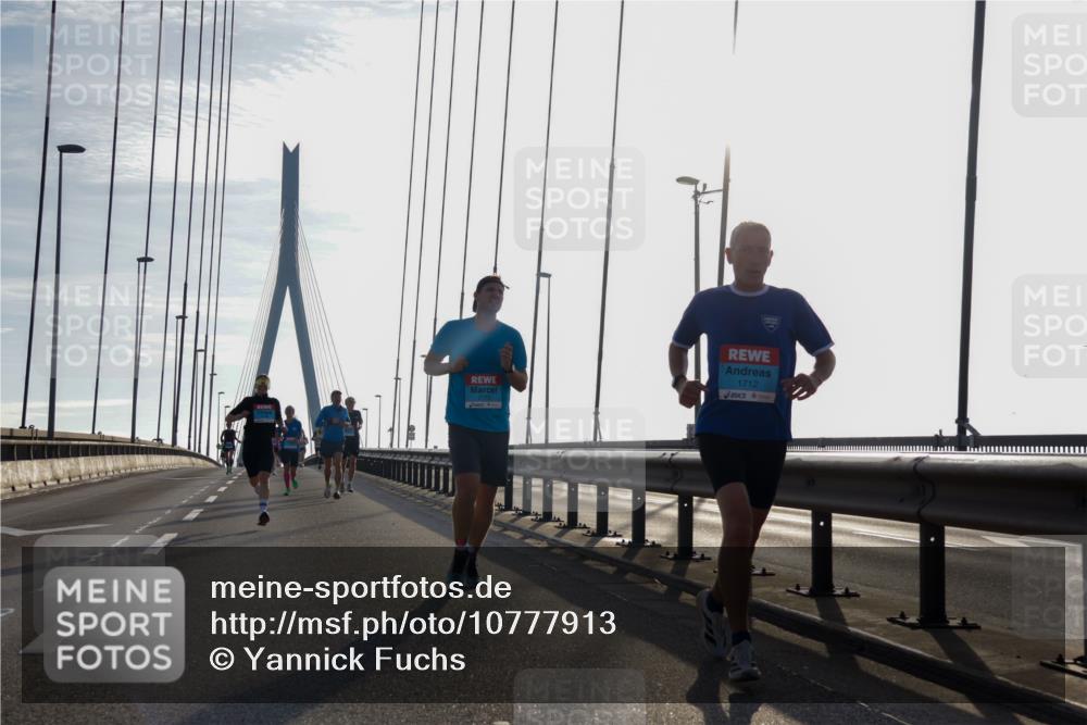 03.10.2026 - Köhlbrandbrückenlauf Yannick Fuchs http://msf.ph/oto/10777913 03.10.2026 09:22:01 Position 1 1712 meine-sportfotos.de