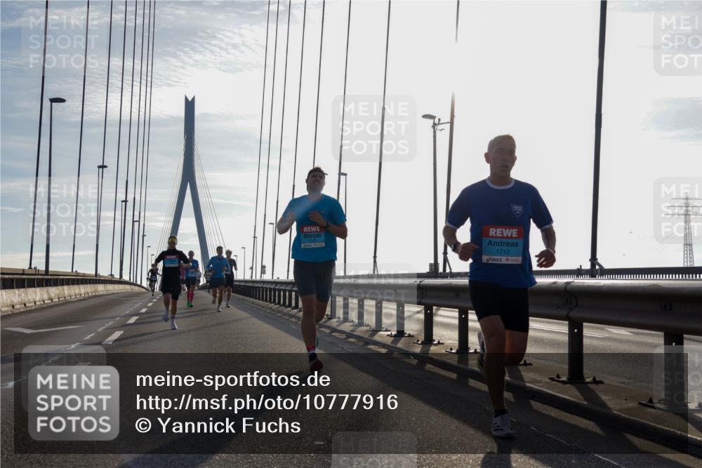 03.10.2026 - Köhlbrandbrückenlauf Yannick Fuchs http://msf.ph/oto/10777916 03.10.2026 09:22:01 Position 1 1712 meine-sportfotos.de
