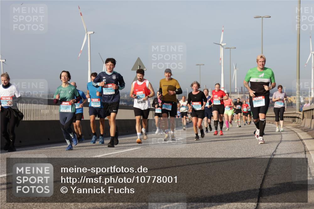 03.10.2026 - Köhlbrandbrückenlauf Yannick Fuchs http://msf.ph/oto/10778001 03.10.2026 09:44:40 Position 2  meine-sportfotos.de