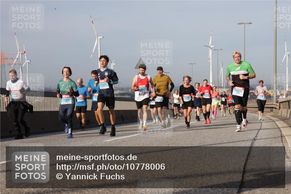 03.10.2026 - Köhlbrandbrückenlauf Yannick Fuchs http://msf.ph/oto/10778006 03.10.2026 09:44:40 Position 2 2136 meine-sportfotos.de