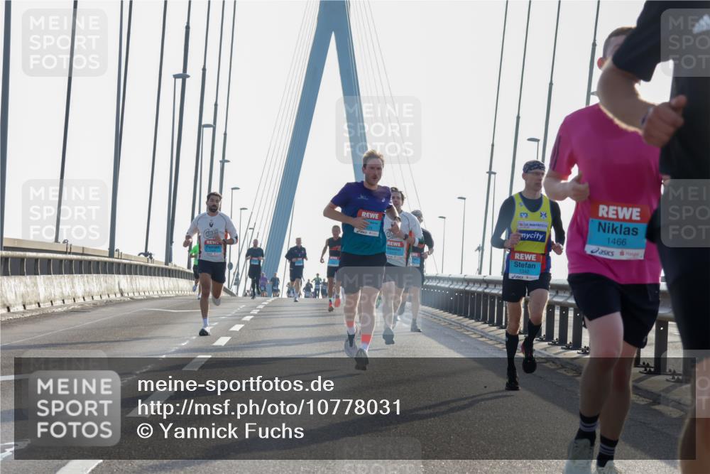 03.10.2026 - Köhlbrandbrückenlauf Yannick Fuchs http://msf.ph/oto/10778031 03.10.2026 09:22:12 Position 1 1342, 1466 meine-sportfotos.de