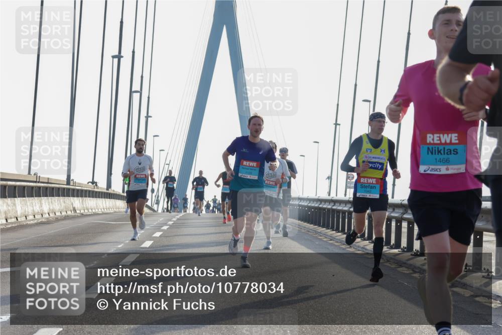 03.10.2026 - Köhlbrandbrückenlauf Yannick Fuchs http://msf.ph/oto/10778034 03.10.2026 09:22:12 Position 1 1129, 12, 1342, 1466 meine-sportfotos.de