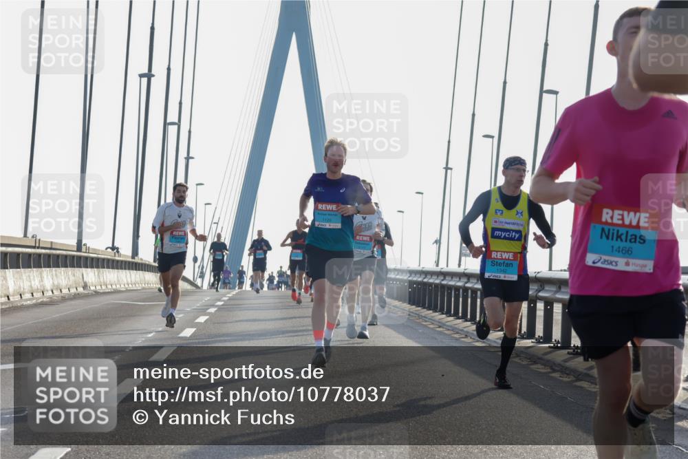 03.10.2026 - Köhlbrandbrückenlauf Yannick Fuchs http://msf.ph/oto/10778037 03.10.2026 09:22:12 Position 1 1129, 1342, 1466 meine-sportfotos.de