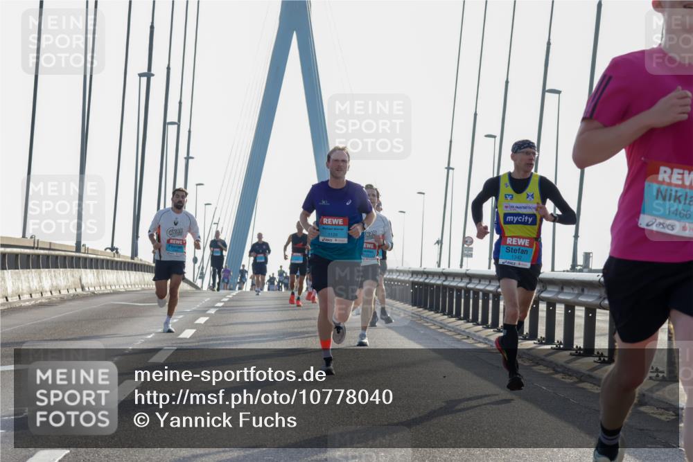 03.10.2026 - Köhlbrandbrückenlauf Yannick Fuchs http://msf.ph/oto/10778040 03.10.2026 09:22:12 Position 1 1129, 1342, 1466 meine-sportfotos.de
