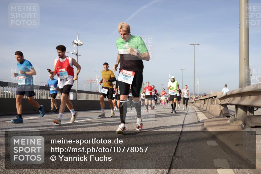 03.10.2026 - Köhlbrandbrückenlauf Yannick Fuchs http://msf.ph/oto/10778057 03.10.2026 09:44:43 Position 2 4, 2136, 8 meine-sportfotos.de