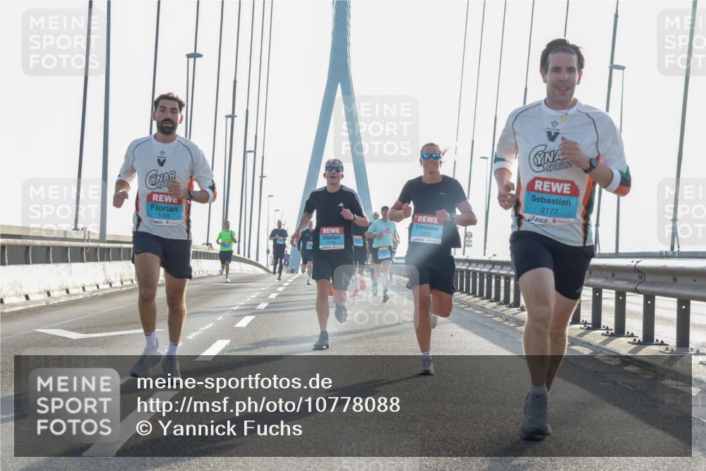 03.10.2026 - Köhlbrandbrückenlauf Yannick Fuchs http://msf.ph/oto/10778088 03.10.2026 09:22:16 Position 1 2133, 2235, 2177, 1066 meine-sportfotos.de
