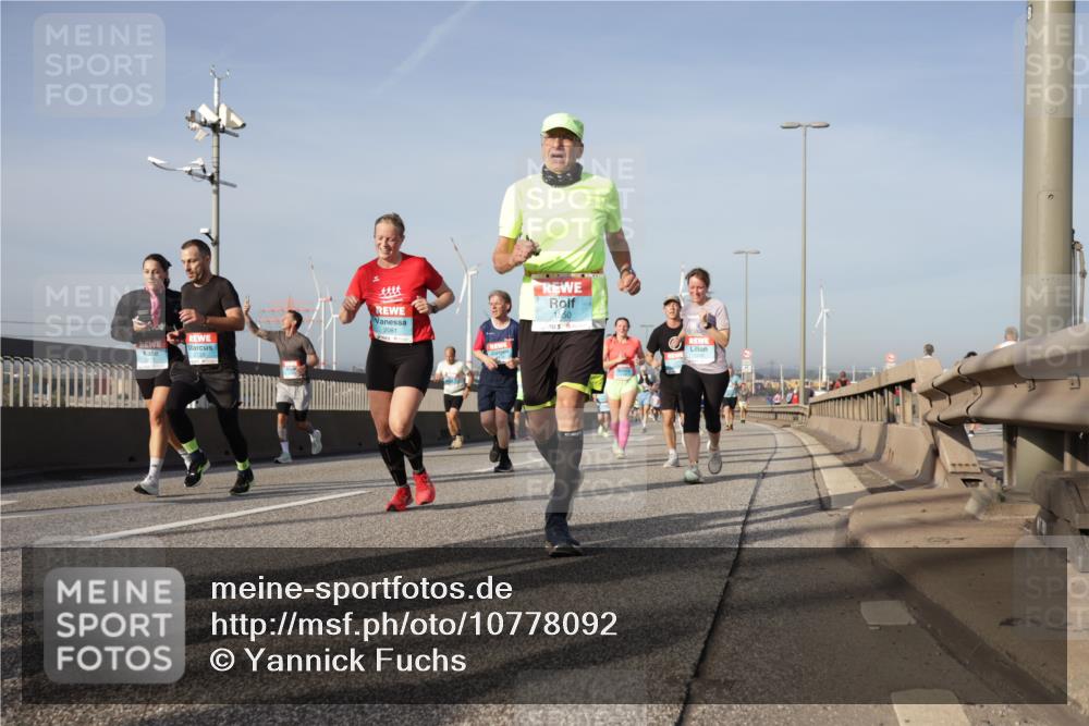 03.10.2026 - Köhlbrandbrückenlauf Yannick Fuchs http://msf.ph/oto/10778092 03.10.2026 09:44:46 Position 2 2081, 1350, 2723, 2171 meine-sportfotos.de