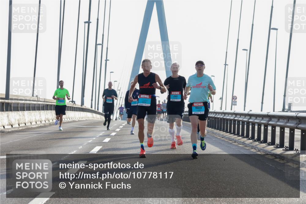 03.10.2026 - Köhlbrandbrückenlauf Yannick Fuchs http://msf.ph/oto/10778117 03.10.2026 09:22:19 Position 1 2188, 3836, 1397 meine-sportfotos.de