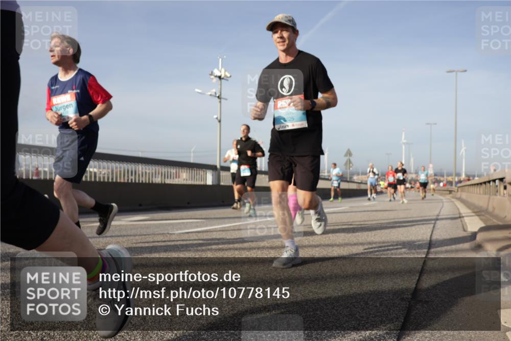 03.10.2026 - Köhlbrandbrückenlauf Yannick Fuchs http://msf.ph/oto/10778145 03.10.2026 09:44:49 Position 2 825 meine-sportfotos.de