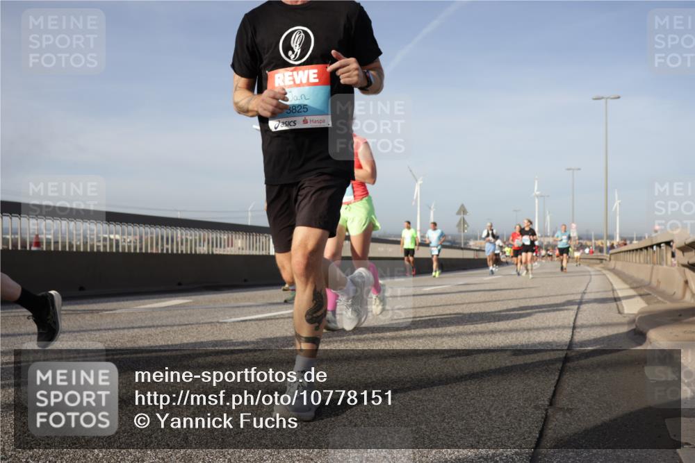 03.10.2026 - Köhlbrandbrückenlauf Yannick Fuchs http://msf.ph/oto/10778151 03.10.2026 09:44:49 Position 2 3825 meine-sportfotos.de
