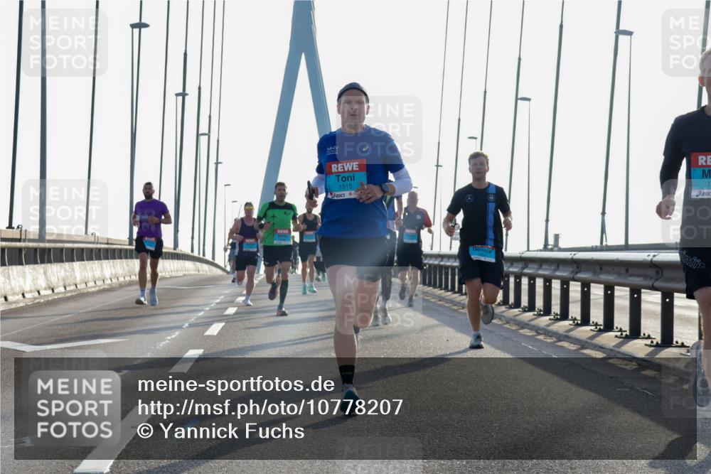03.10.2026 - Köhlbrandbrückenlauf Yannick Fuchs http://msf.ph/oto/10778207 03.10.2026 09:22:43 Position 1 1515, 42195, 1 meine-sportfotos.de