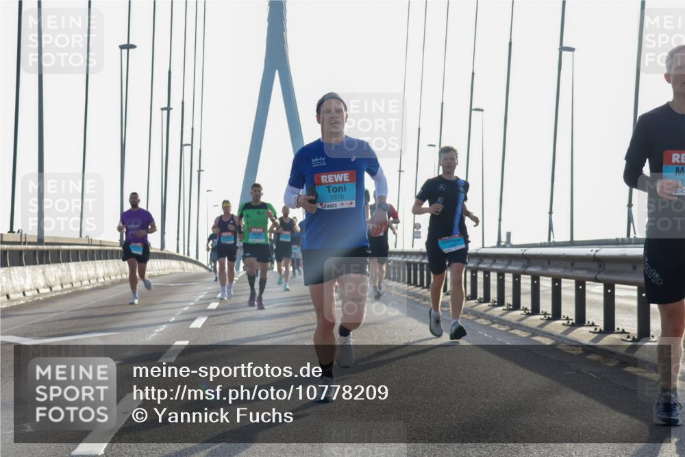 03.10.2026 - Köhlbrandbrückenlauf Yannick Fuchs http://msf.ph/oto/10778209 03.10.2026 09:22:43 Position 1 1515, 42, 195 meine-sportfotos.de