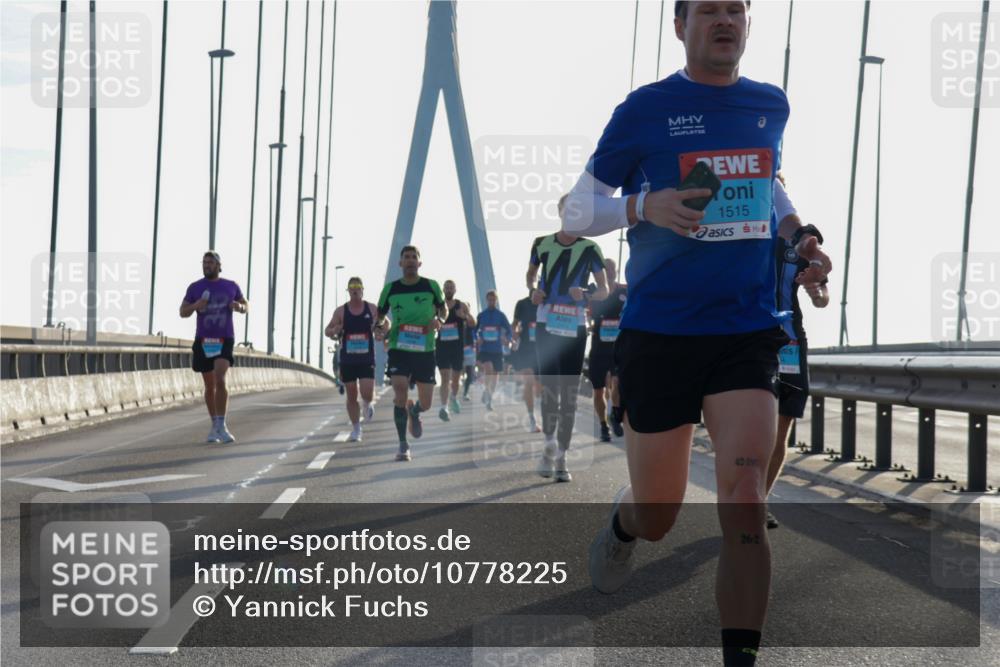 03.10.2026 - Köhlbrandbrückenlauf Yannick Fuchs http://msf.ph/oto/10778225 03.10.2026 09:22:44 Position 1 4, 1515, 42, 195, 26, 2 meine-sportfotos.de
