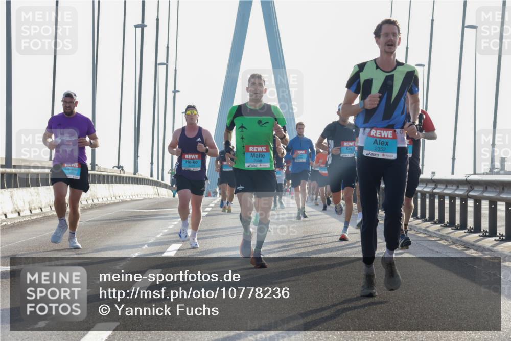 03.10.2026 - Köhlbrandbrückenlauf Yannick Fuchs http://msf.ph/oto/10778236 03.10.2026 09:22:45 Position 1 2303, 2048, 2352 meine-sportfotos.de