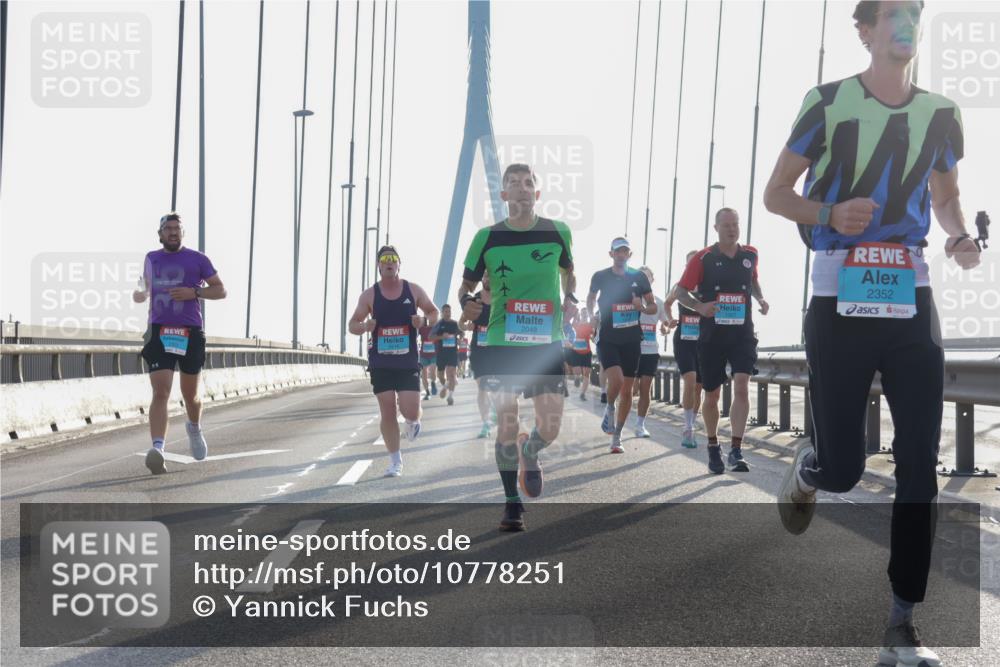03.10.2026 - Köhlbrandbrückenlauf Yannick Fuchs http://msf.ph/oto/10778251 03.10.2026 09:22:47 Position 1 2048, 2352 meine-sportfotos.de
