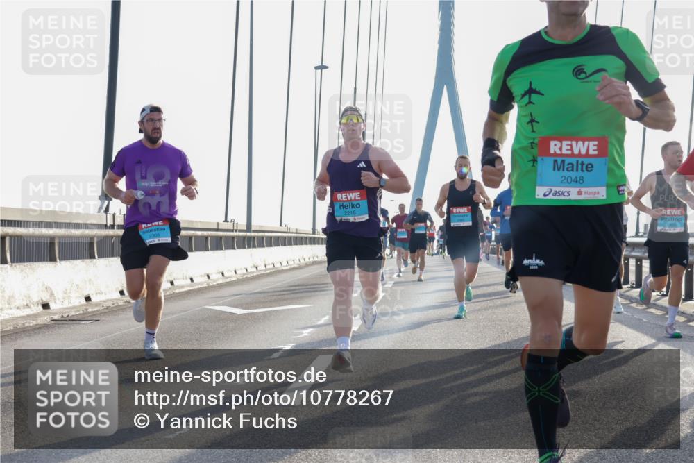 03.10.2026 - Köhlbrandbrückenlauf Yannick Fuchs http://msf.ph/oto/10778267 03.10.2026 09:22:48 Position 1 2303, 2216, 2048, 2025 meine-sportfotos.de