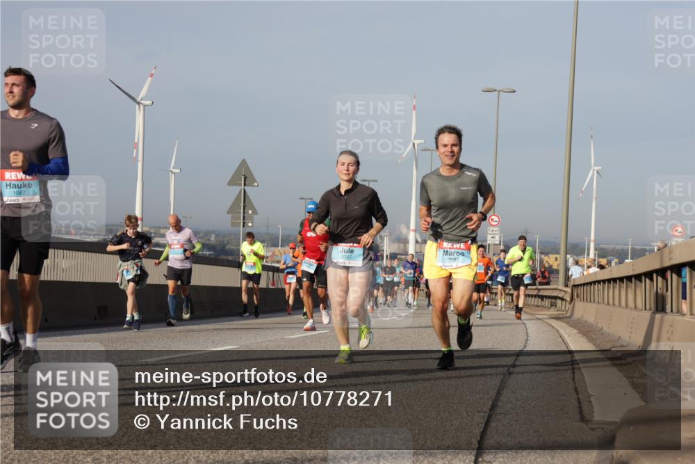 03.10.2026 - Köhlbrandbrückenlauf Yannick Fuchs http://msf.ph/oto/10778271 03.10.2026 09:44:59 Position 2 1067, 3147, 3081 meine-sportfotos.de