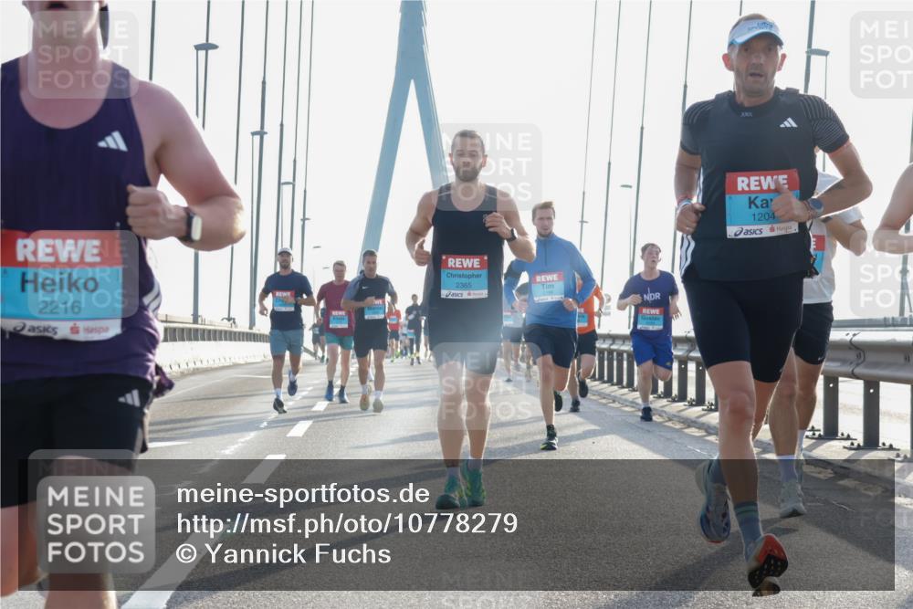 03.10.2026 - Köhlbrandbrückenlauf Yannick Fuchs http://msf.ph/oto/10778279 03.10.2026 09:22:49 Position 1 2216, 2365, 1204 meine-sportfotos.de