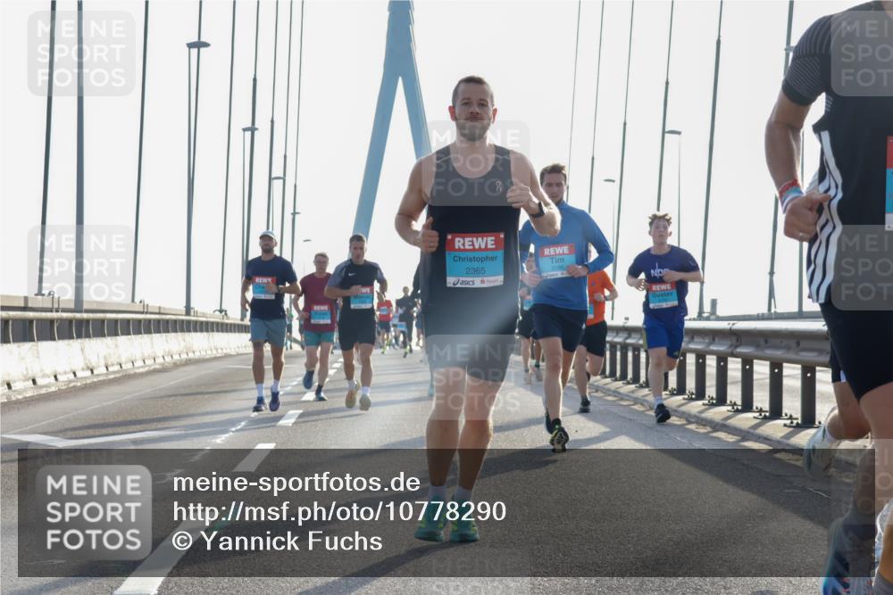 03.10.2026 - Köhlbrandbrückenlauf Yannick Fuchs http://msf.ph/oto/10778290 03.10.2026 09:22:50 Position 1 2365, 2186 meine-sportfotos.de